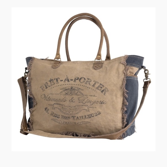 Clea Ray Handbags - Clea Ray Pret-a-Porter French vintage inspired duffle bag.  NWT. 16”x14”x7” tote